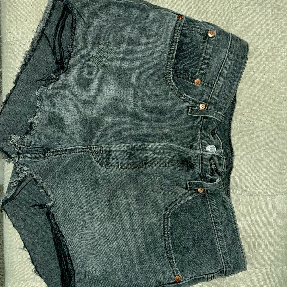 Black Levi’s 501 denim shorts